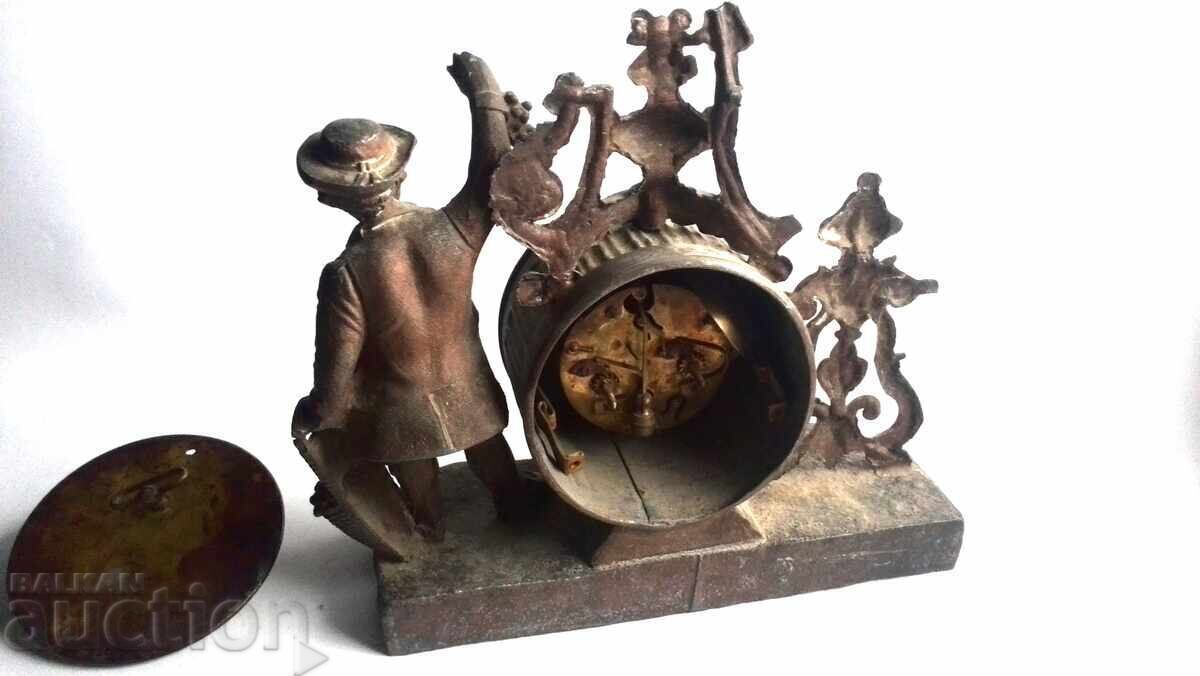 Доставка на Стар френски часовник каминен часовник Доставка на Стар френски часовник каминен часовник