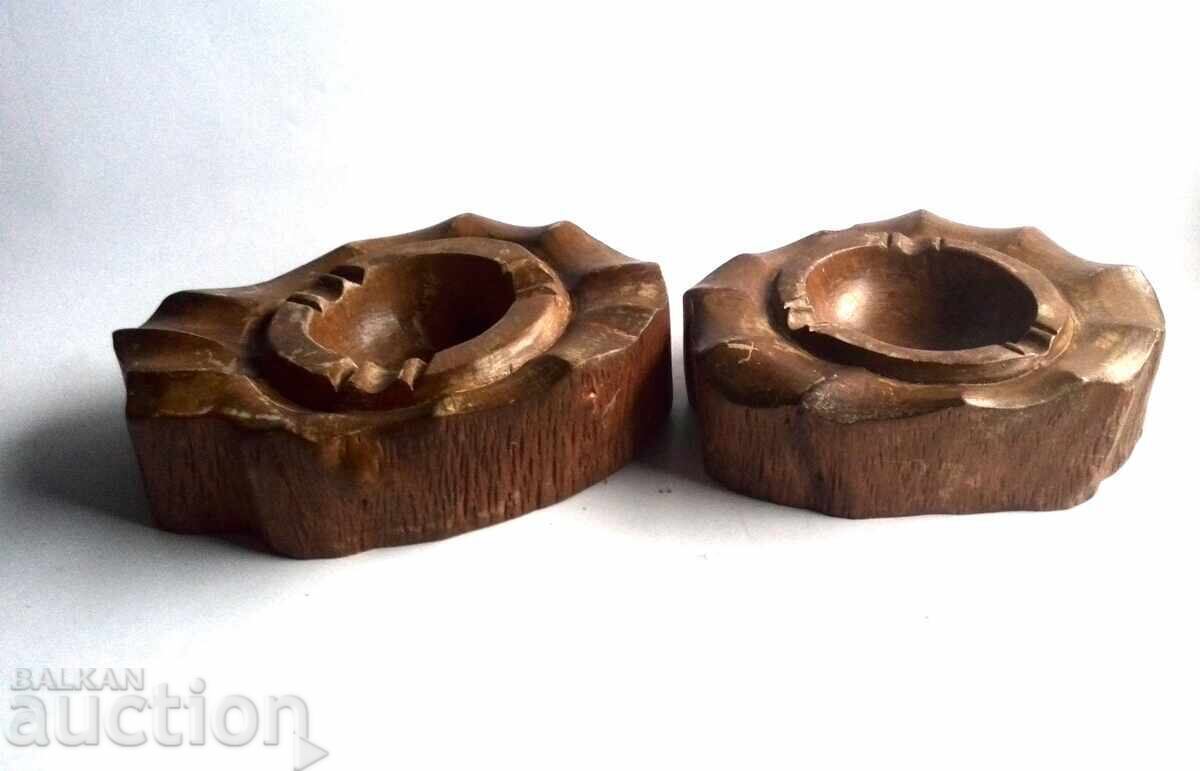 Παράδοση Παλιά δύο επιτραπέζια σταχτοδοχεία από μασίφ ξύλο