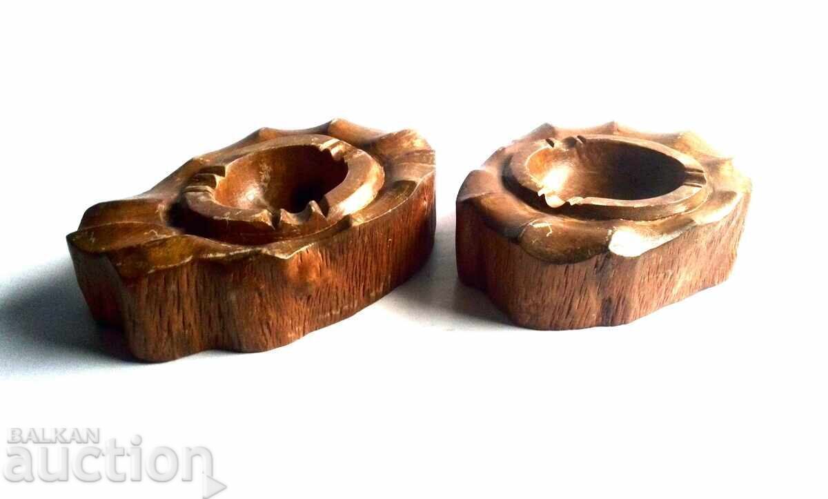 Παλιά δύο επιτραπέζια σταχτοδοχεία από μασίφ ξύλο