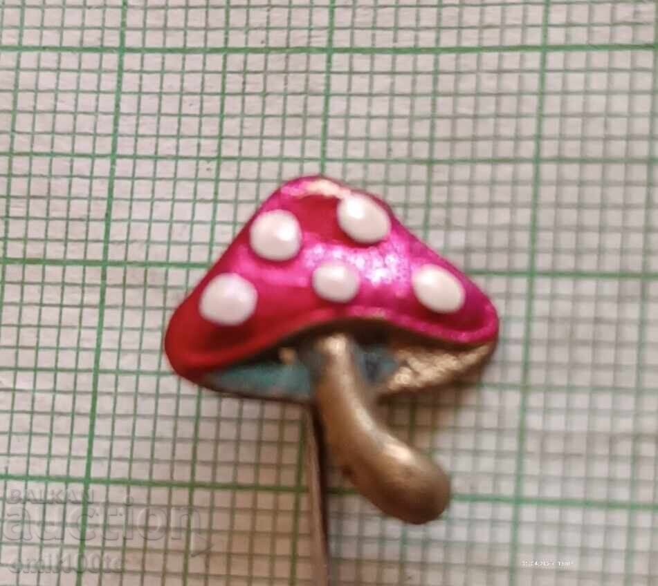 Old Mushroom Badge with price 3.00 BGN | € 1.53 Old Mushroom Badge with price 3.00 BGN | € 1.53