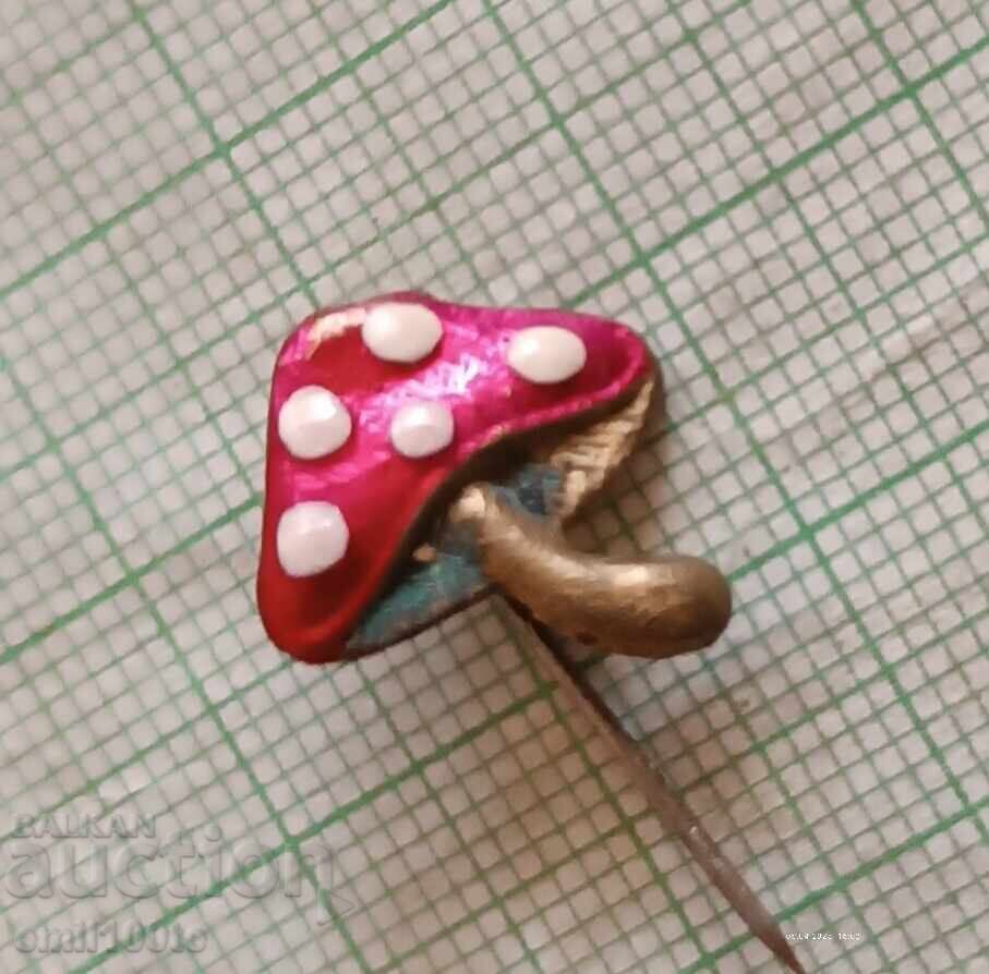Auction Old Mushroom Badge Auction Old Mushroom Badge