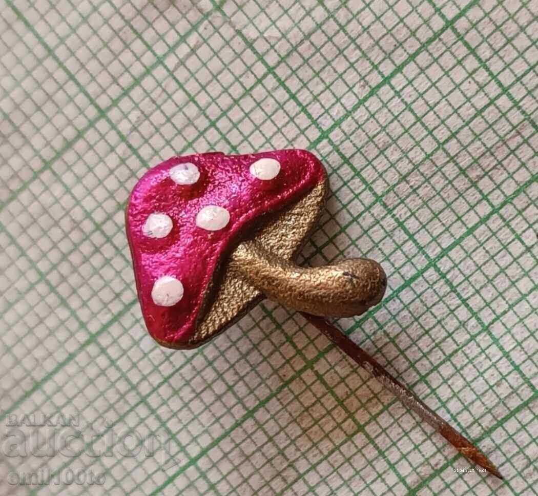 Auction Old Mushroom Badge Auction Old Mushroom Badge