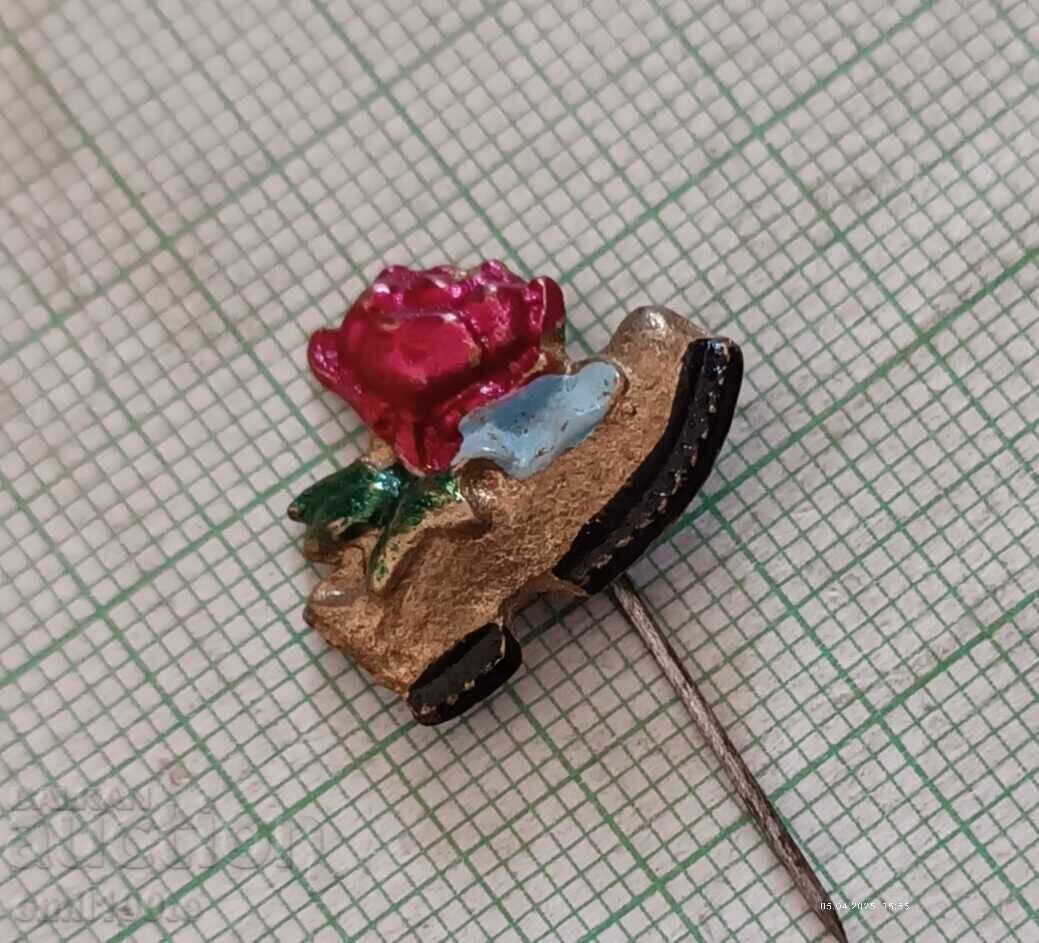 Livrarea Vechi insignă Pantof cu trandafir Livrarea Vechi insignă Pantof cu trandafir