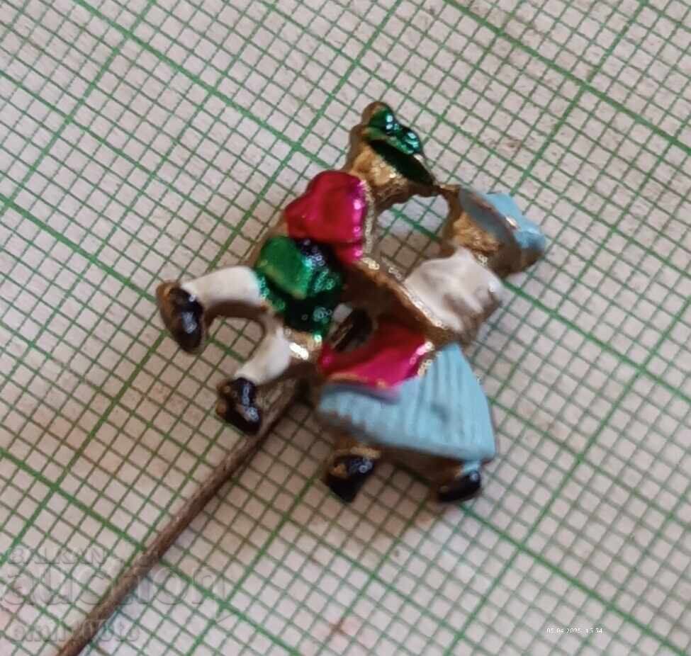 Аукцион Стара значка Двойка танцьори Аукцион Стара значка Двойка танцьори