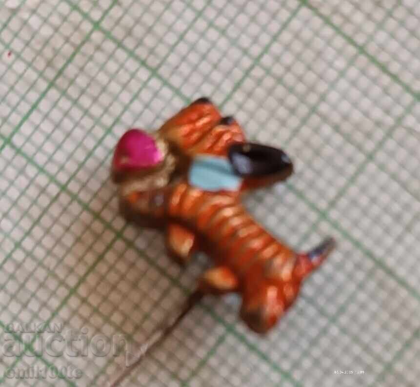 Παλιό σήμα Σκύλου με τιμή 3.00 BGN | € 1.53