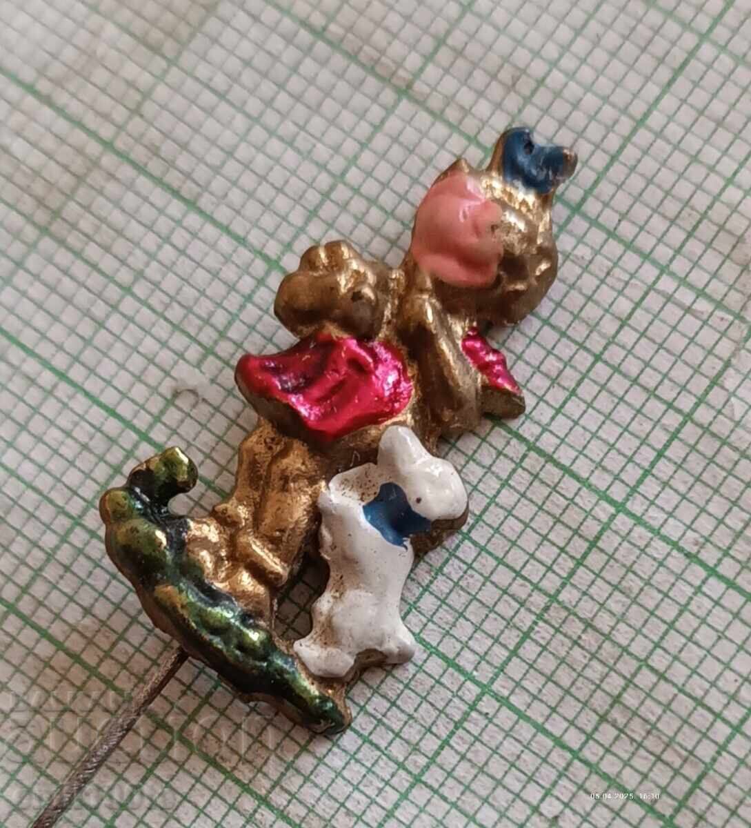 Стара значка Момиче с куче с цена 4.00 лв. | € 2.05