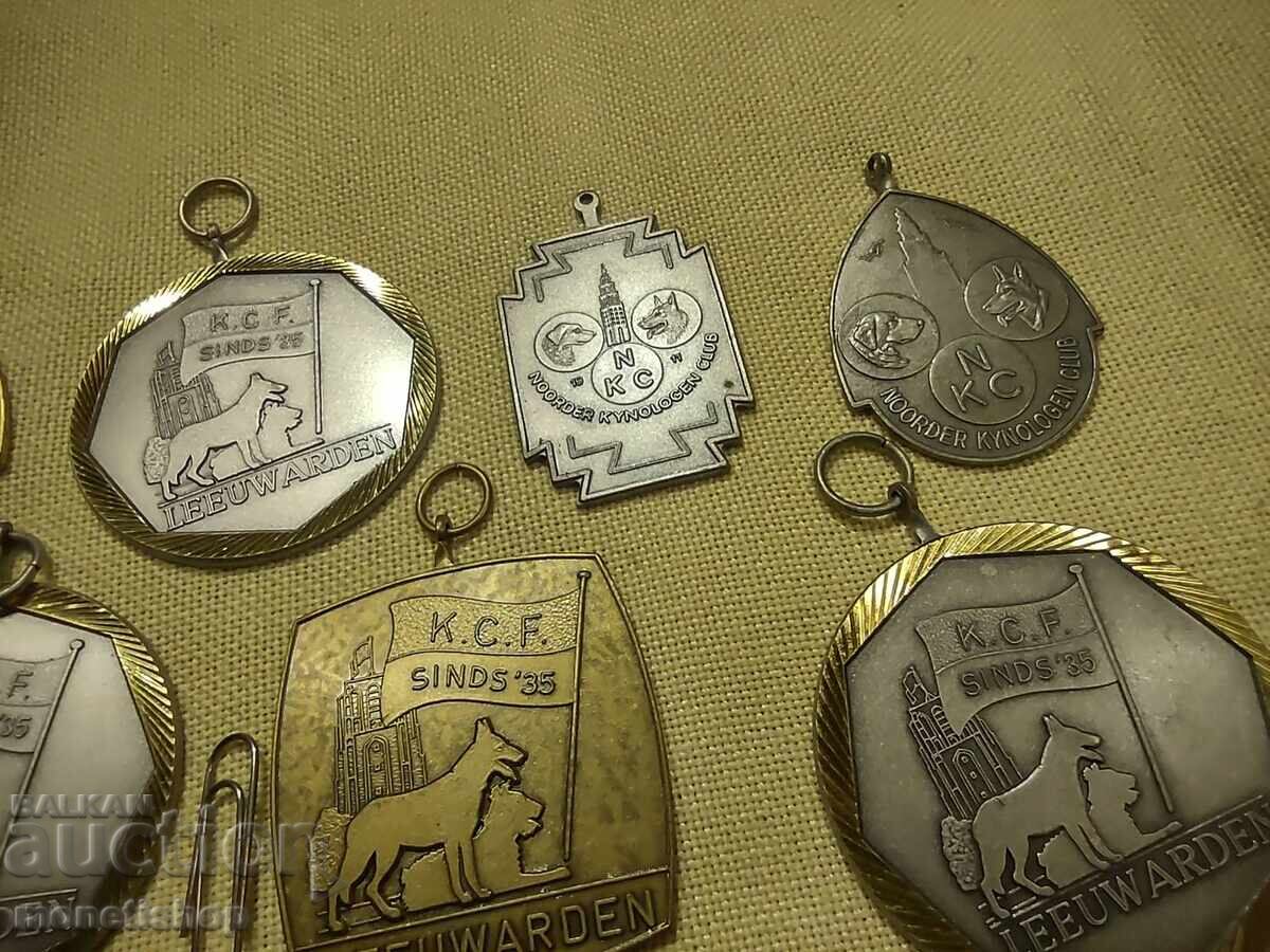 Παράδοση 9τμχ. μετάλλια θέμα Σκύλοι