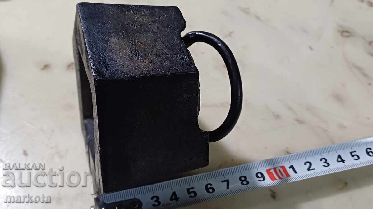 Auction  Old scale weight, exagia - 2kg