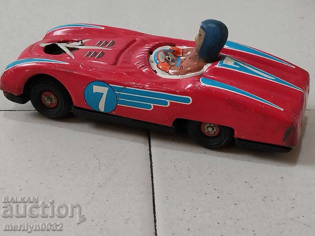 Jucărie veche de tablă, cărucior, automobil cu preț 57.00 BGN | € 29.14