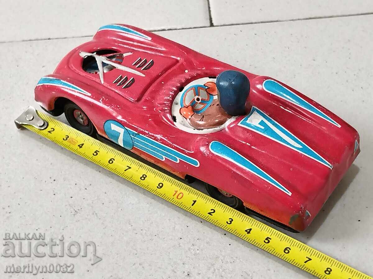 Livrarea Jucărie veche de tablă, cărucior, automobil