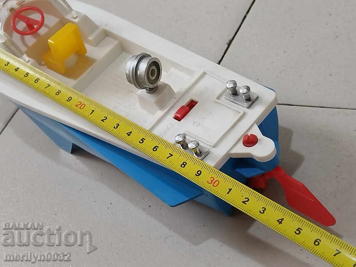 Vechie jucărie de plastic barcă SSSR kater - 5 Vechie jucărie de plastic barcă SSSR kater - 5