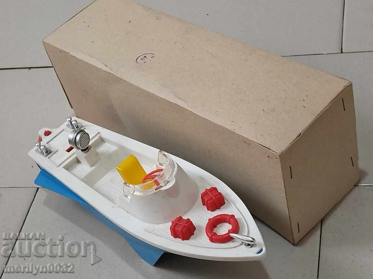 Vechie jucărie de plastic barcă SSSR kater - 6 Vechie jucărie de plastic barcă SSSR kater - 6