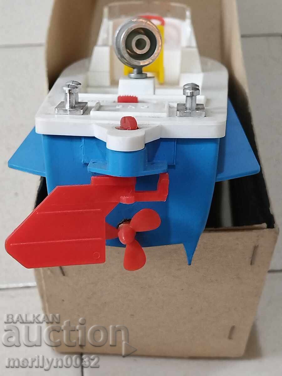 Vechie jucărie de plastic barcă SSSR kater - 7 Vechie jucărie de plastic barcă SSSR kater - 7