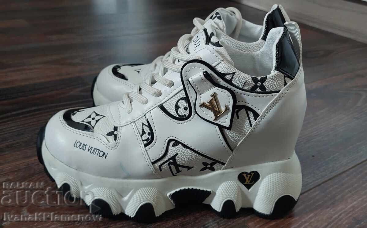 Delivery of Women's Sports Shoes Size 39 Excellent LOUIS VUITTON