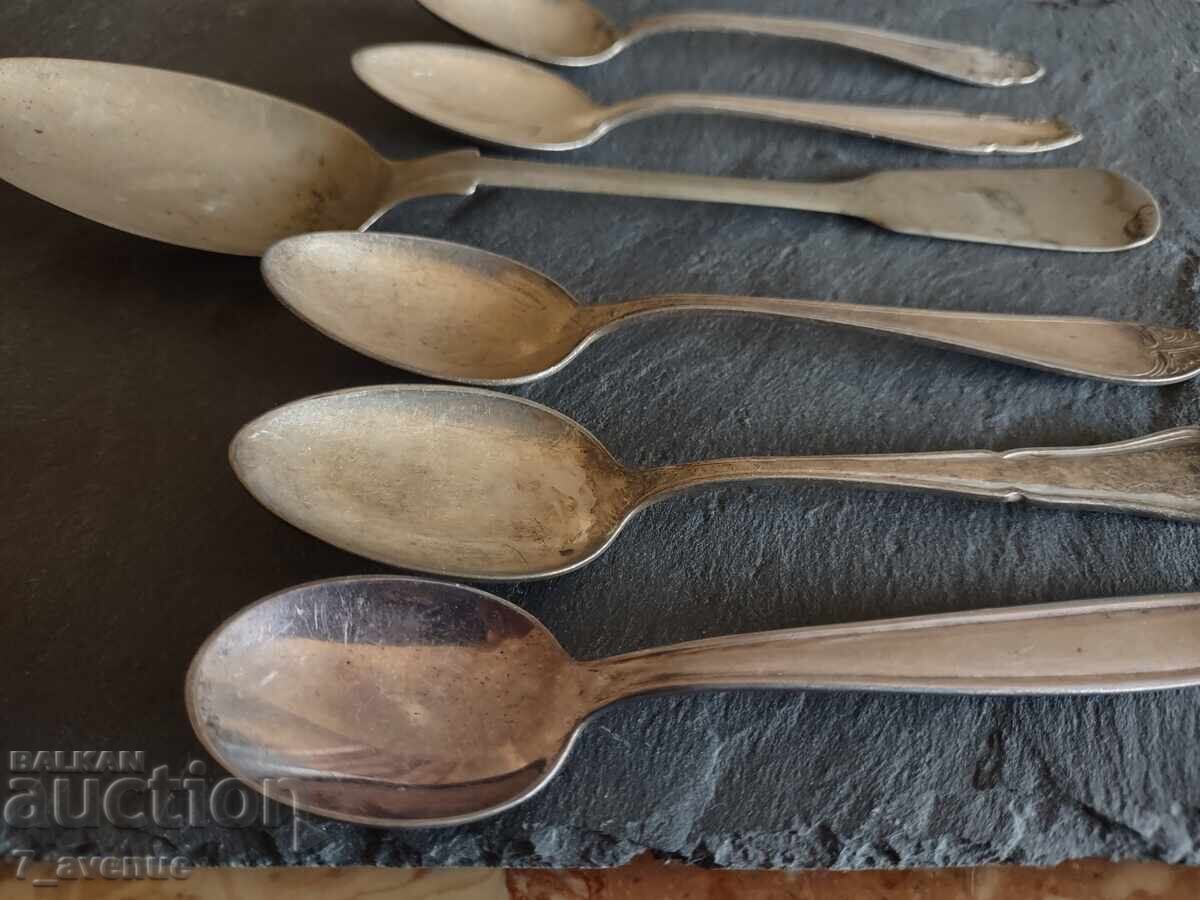 Lot tacâmuri vechi linguri, argintate, 6.04.25 cu preț 49.00 BGN | € 25.05 Lot tacâmuri vechi linguri, argintate, 6.04.25 cu preț 49.00 BGN | € 25.05
