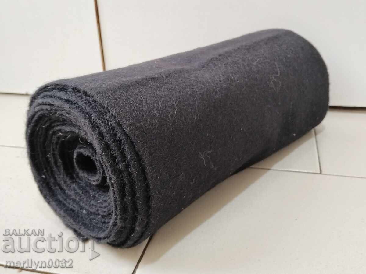 Πλατίνιο ρολό χειροποίητου υφαντού μάλλινου υφάσματος μαύρου σαγιάκ με τιμή 99.00 BGN | € 50.62