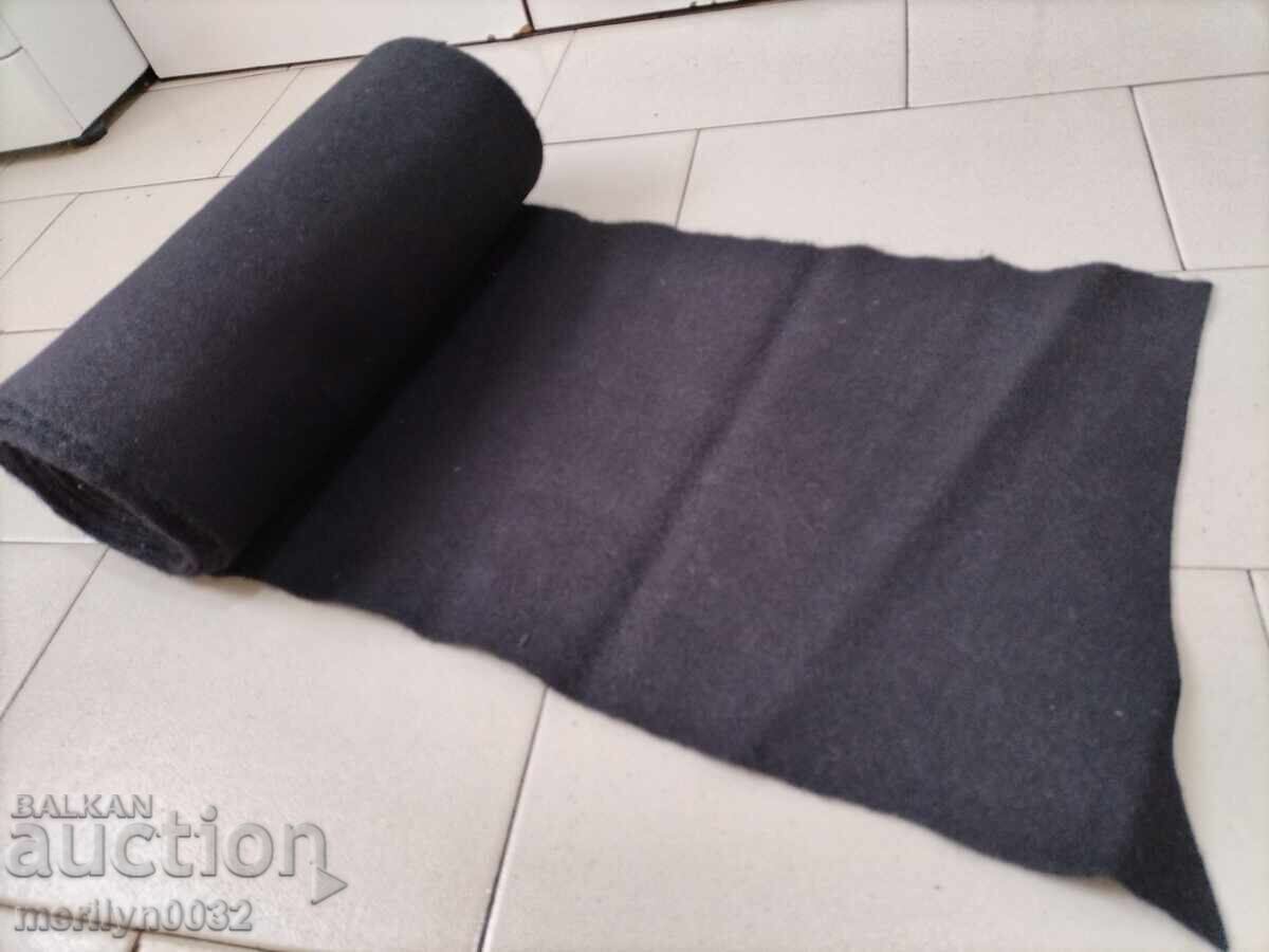 Παράδοση Πλατίνιο ρολό χειροποίητου υφαντού μάλλινου υφάσματος μαύρου σαγιάκ