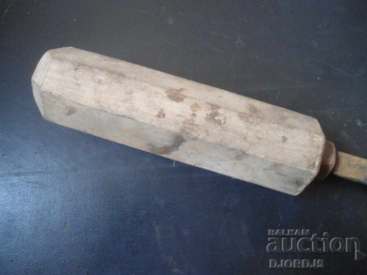 Auction  An old chisel