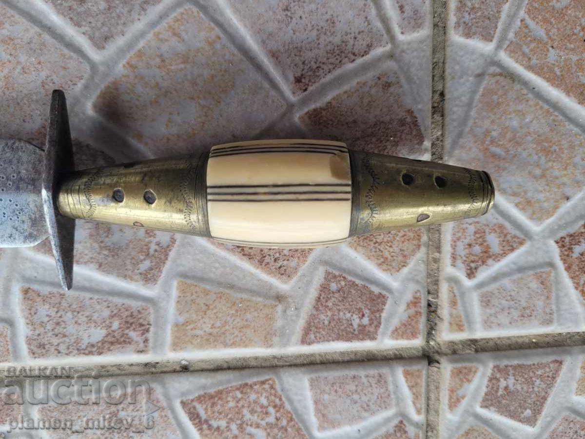 Cuțit, pumnal, pumnal cu preț 190.00 BGN | € 97.15