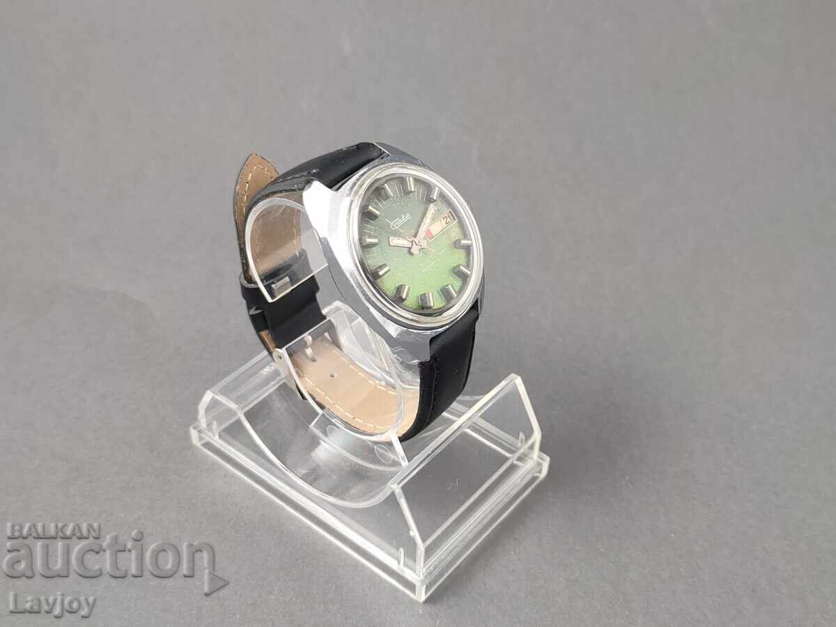 Аукцион ☭  Слава ☭ Slava***   ретро модел зелен циферблат