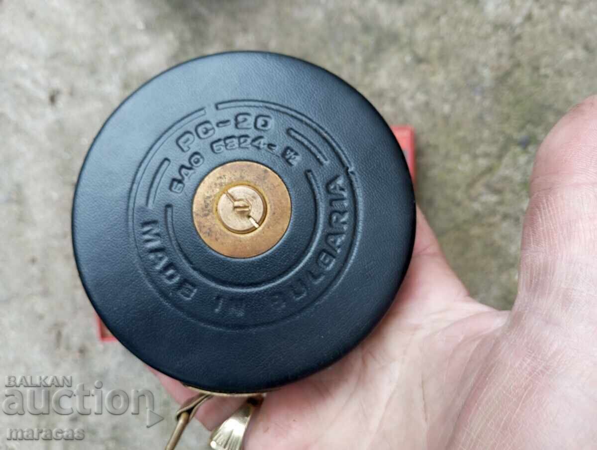 Ruletă metalică veche cu preț € 11.00 | 21.51 BGN Ruletă metalică veche cu preț € 11.00 | 21.51 BGN