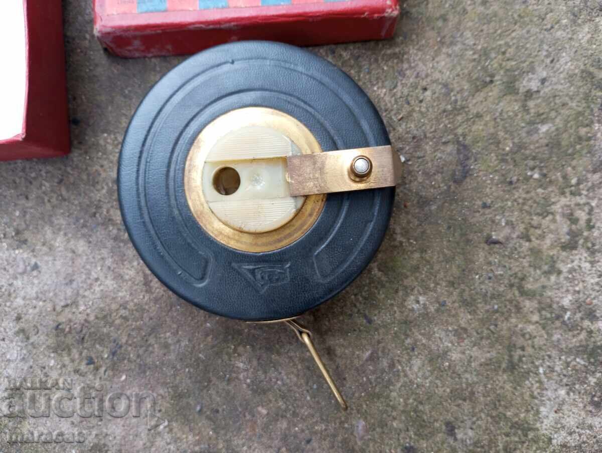 Licitație Ruletă metalică veche Licitație Ruletă metalică veche