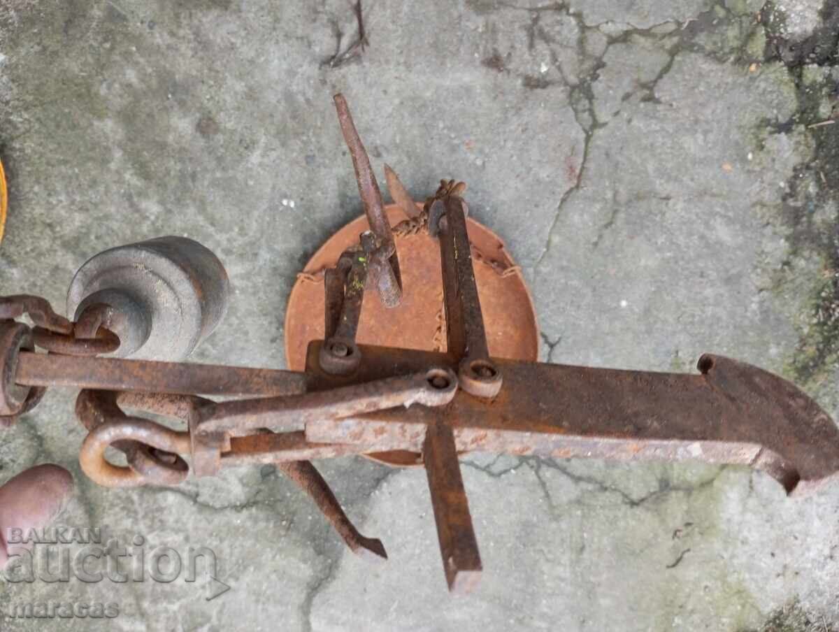 Old metal scales - 5