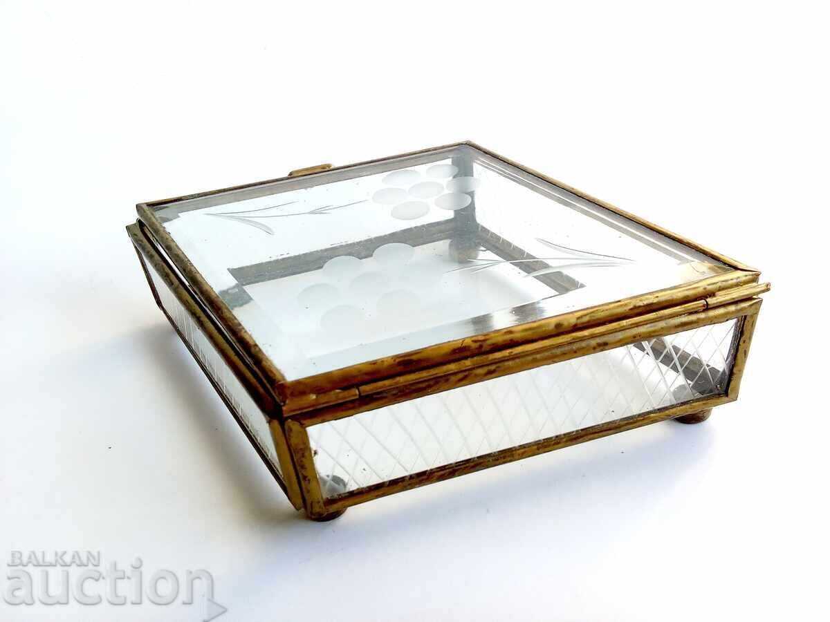 Доставка на Винтидж гравирано стъкло и месинг ромб за бижута Доставка на Винтидж гравирано стъкло и месинг ромб за бижута