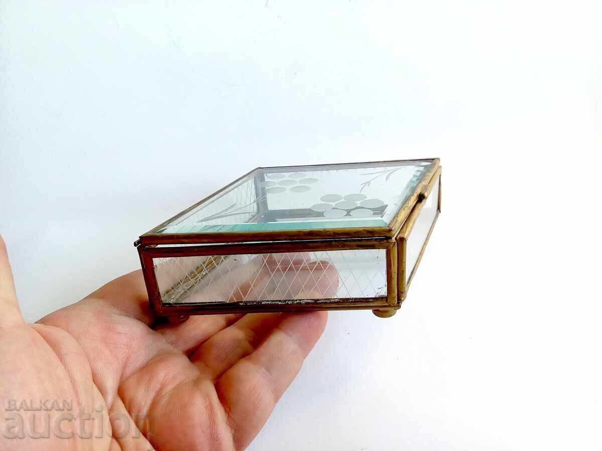 Винтидж гравирано стъкло и месинг ромб за бижута - 5 Винтидж гравирано стъкло и месинг ромб за бижута - 5