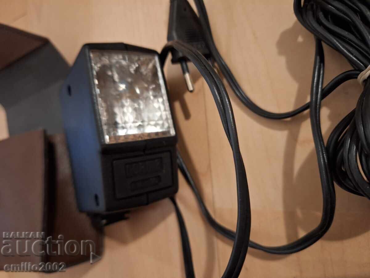 Φωτογραφικό φλας 220V ρετρό σοσιαλ με τιμή 9.00 BGN | € 4.60 Φωτογραφικό φλας 220V ρετρό σοσιαλ με τιμή 9.00 BGN | € 4.60