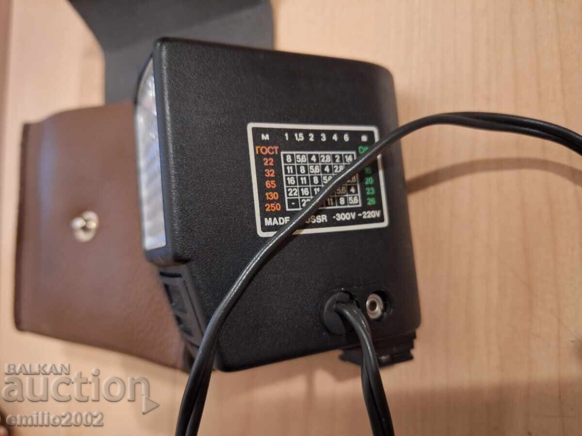 Δημοπρασία Φωτογραφικό φλας 220V ρετρό σοσιαλ Δημοπρασία Φωτογραφικό φλας 220V ρετρό σοσιαλ