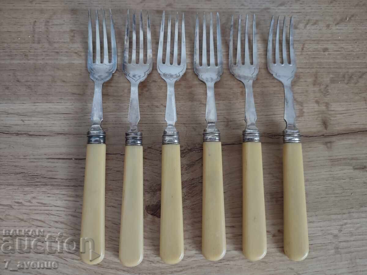 6 pieces of old cutlery, forks, before 1960, 6.04.25 with price 99.00 BGN | € 50.62 6 pieces of old cutlery, forks, before 1960, 6.04.25 with price 99.00 BGN | € 50.62