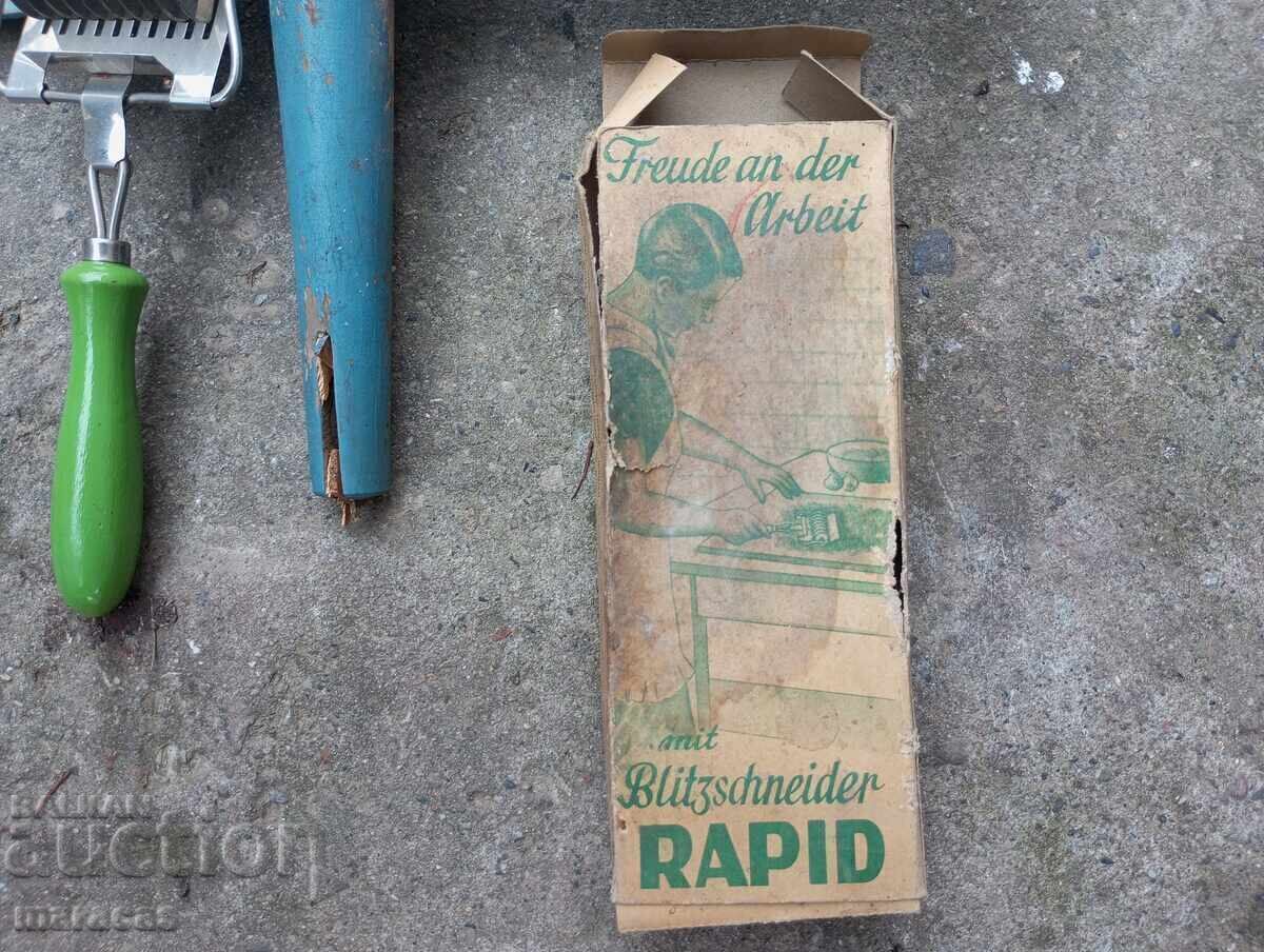 O mulțime de lucruri vechi cu preț € 8.00 | 15.65 BGN O mulțime de lucruri vechi cu preț € 8.00 | 15.65 BGN