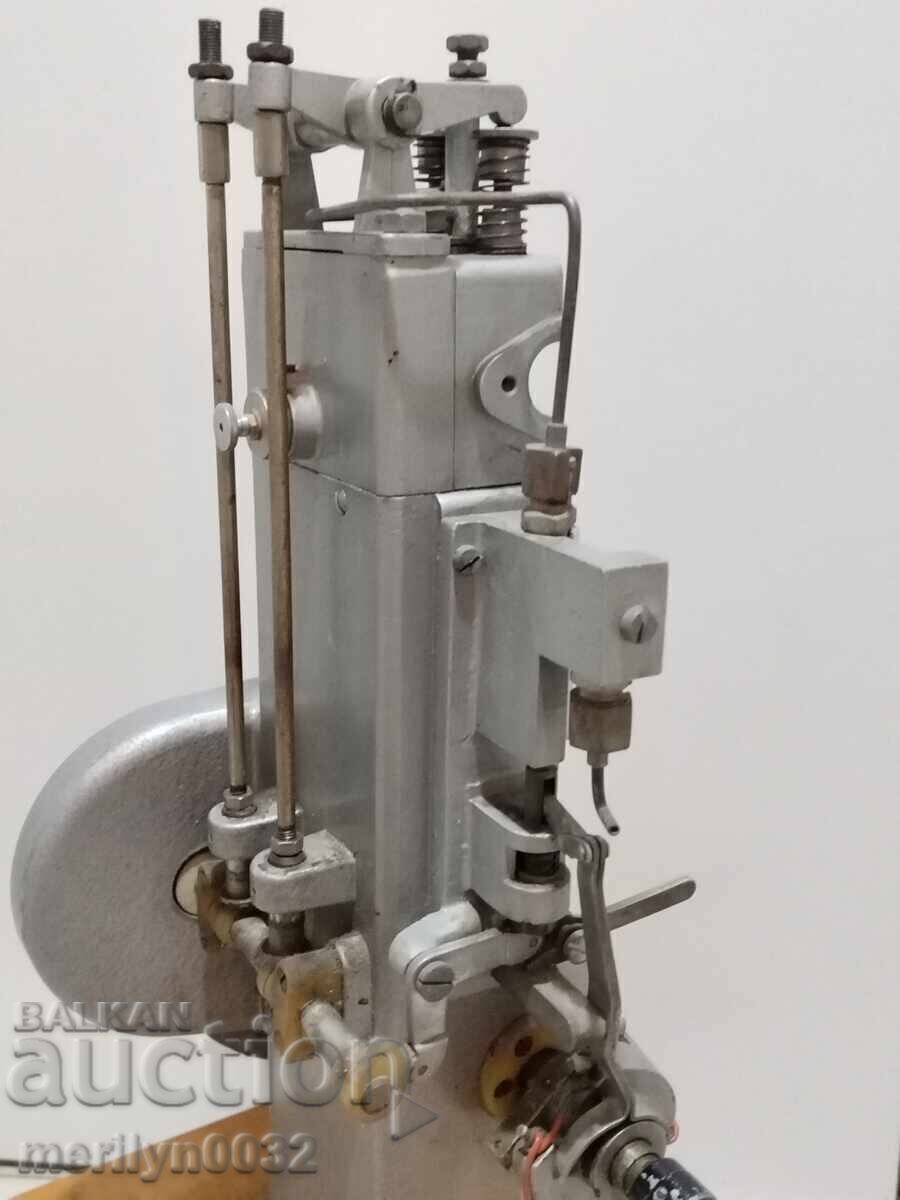 Макет на дизелов двигател модел 70-те год НРБ made in Poland с цена 279.00 лв. | € 142.65