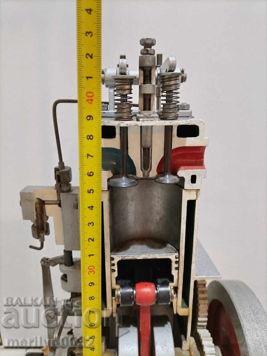 Аукцион Макет на дизелов двигател модел 70-те год НРБ made in Poland