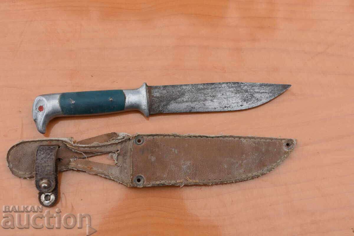 Ένα παλιό μαχαίρι με τιμή 40.00 BGN | € 20.45 Ένα παλιό μαχαίρι με τιμή 40.00 BGN | € 20.45