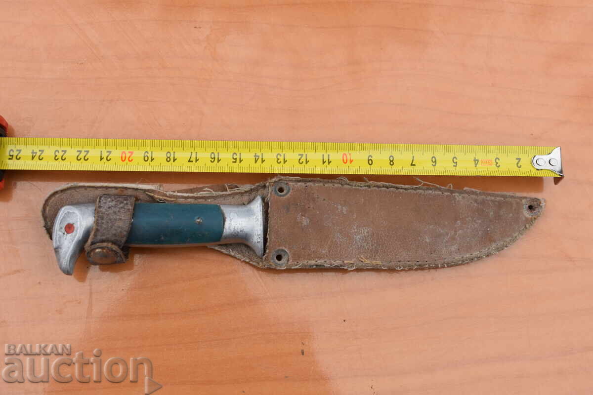 Ένα παλιό μαχαίρι Ένα παλιό μαχαίρι