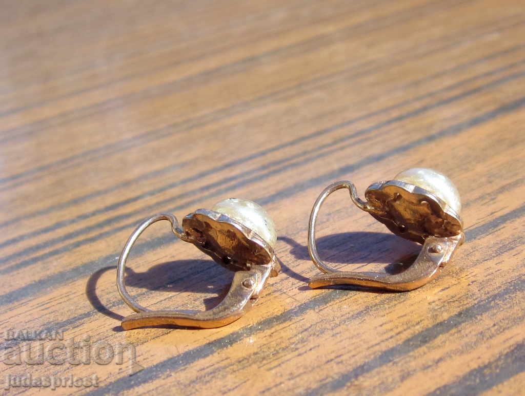 Доставка на дамско бижу старинни позлатени обици с перли неупотребявани Доставка на дамско бижу старинни позлатени обици с перли неупотребявани