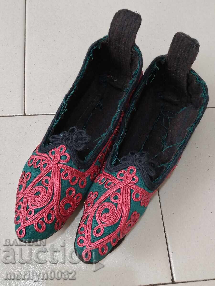 Auction  Grandma's colorful slippers from a dowry, folk costume