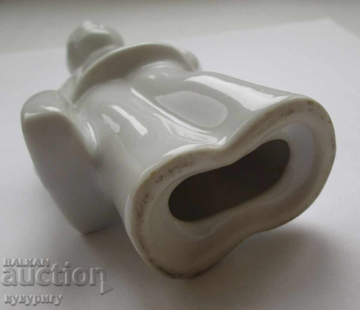 Аукцион Стара порцеланова статуетка фигура на момиче с чанта Аукцион Стара порцеланова статуетка фигура на момиче с чанта