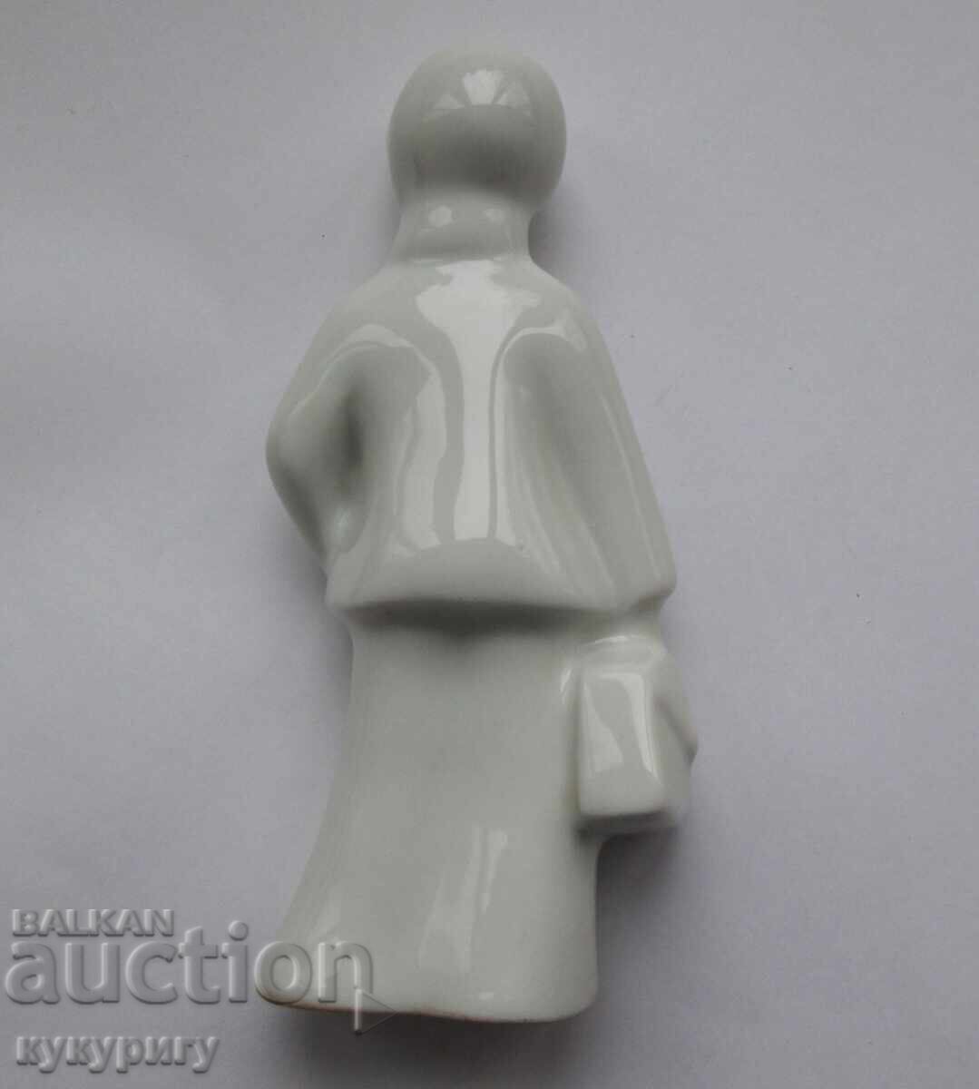 Доставка на Стара порцеланова статуетка фигура на момиче с чанта Доставка на Стара порцеланова статуетка фигура на момиче с чанта