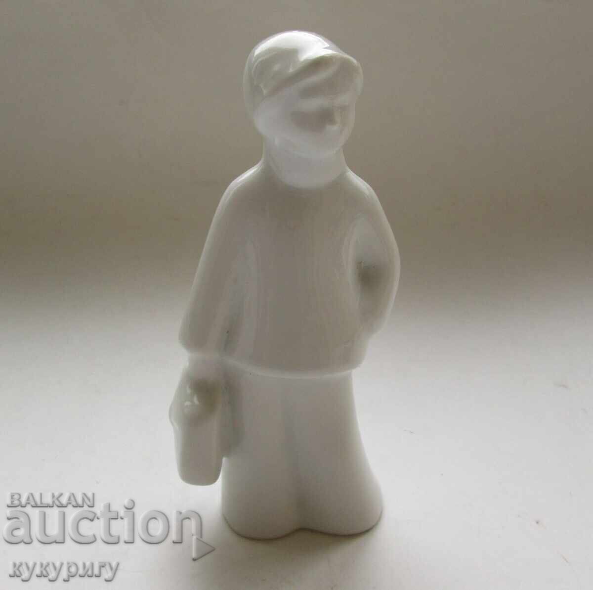 Стара порцеланова статуетка фигура на момиче с чанта Стара порцеланова статуетка фигура на момиче с чанта