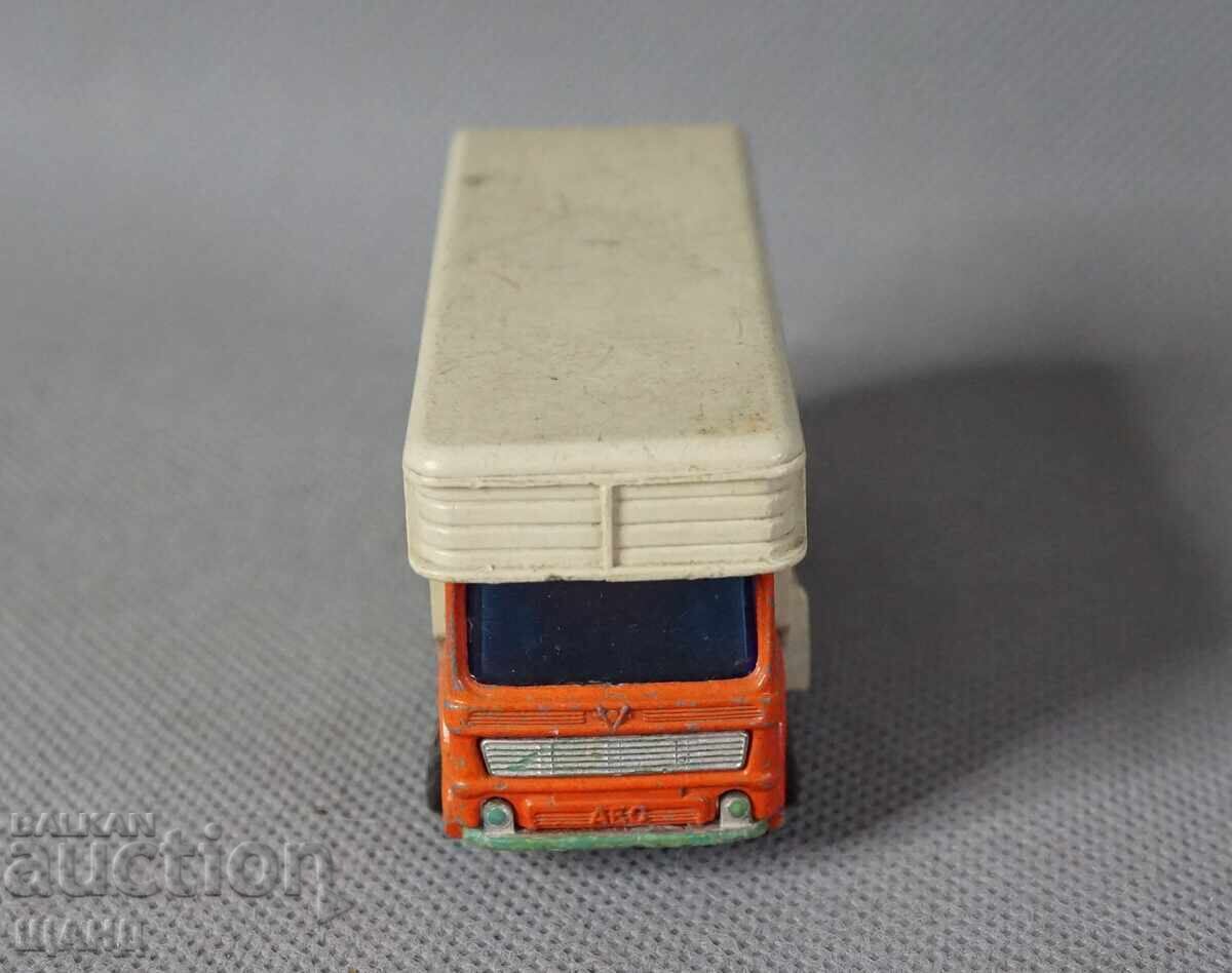 Matchbox UK HORSE BOX model de camion din metal cu preț 5.00 BGN | € 2.56 Matchbox UK HORSE BOX model de camion din metal cu preț 5.00 BGN | € 2.56