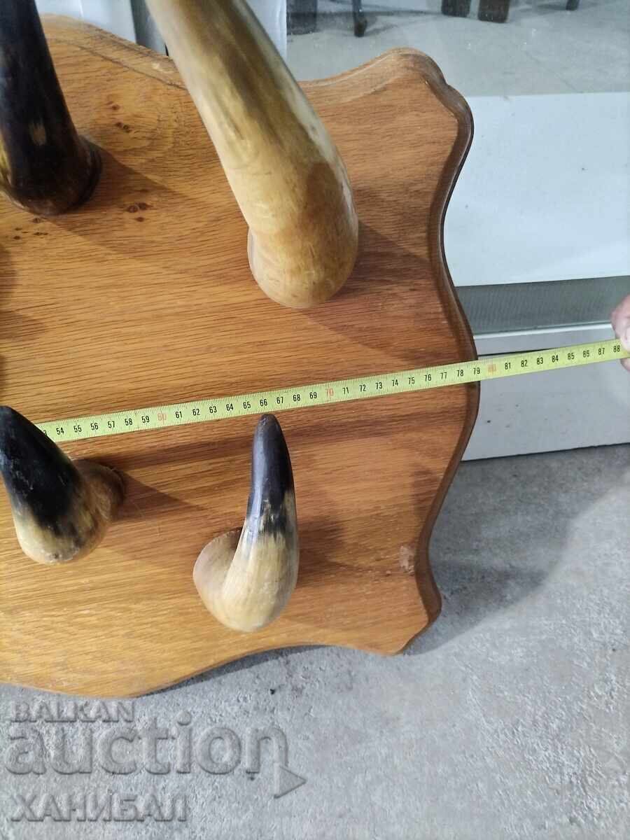 Licitație O UȘĂ DE AGĂȚAT FOARTE INTERESANTĂ DIN COARNE Licitație O UȘĂ DE AGĂȚAT FOARTE INTERESANTĂ DIN COARNE