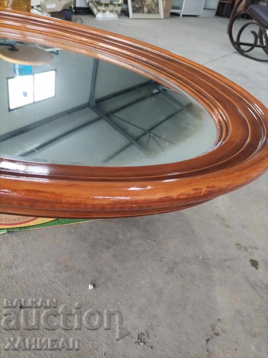OGLINDĂ MARE, VECHE, DIN LEMN cu preț € 70.00 | 136.91 BGN