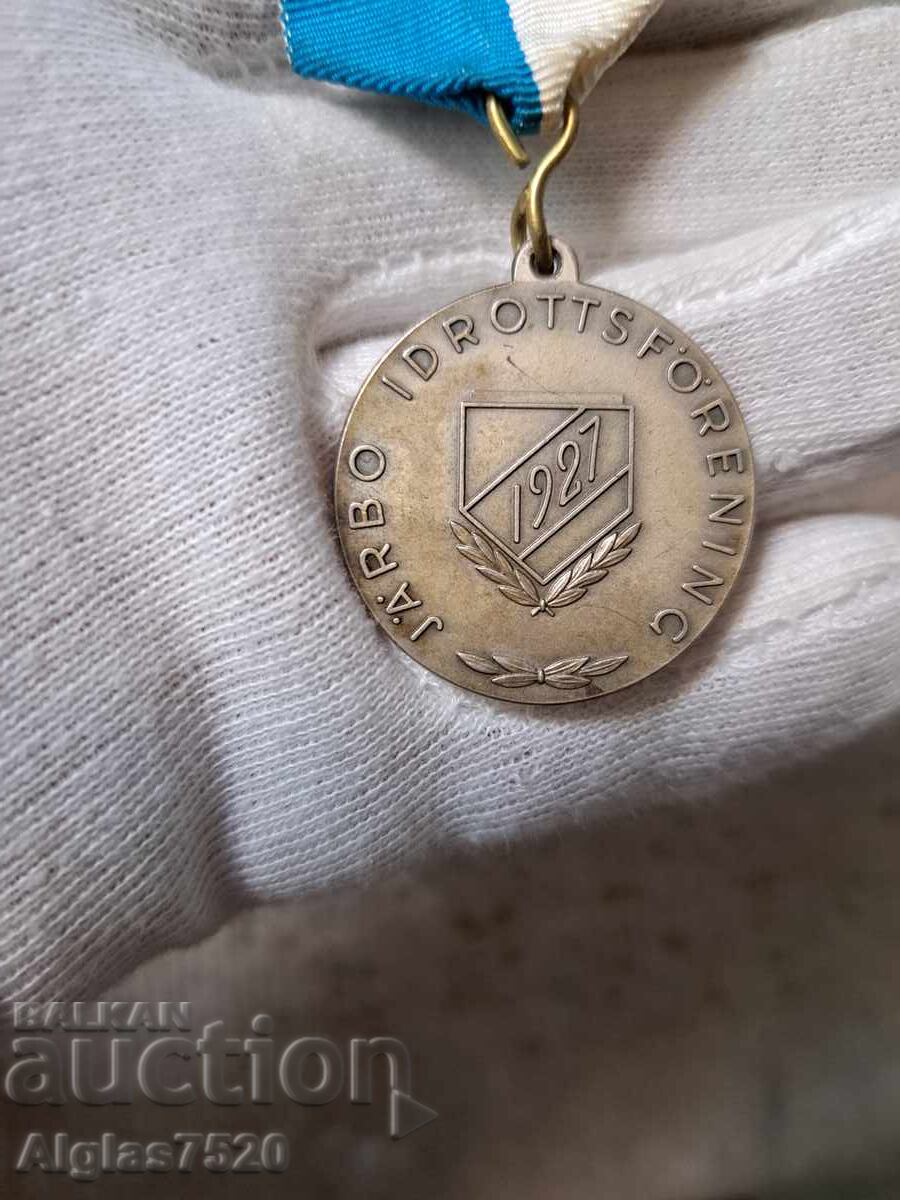 Κάποιο ασημένιο παράσημο Κάποιο ασημένιο παράσημο