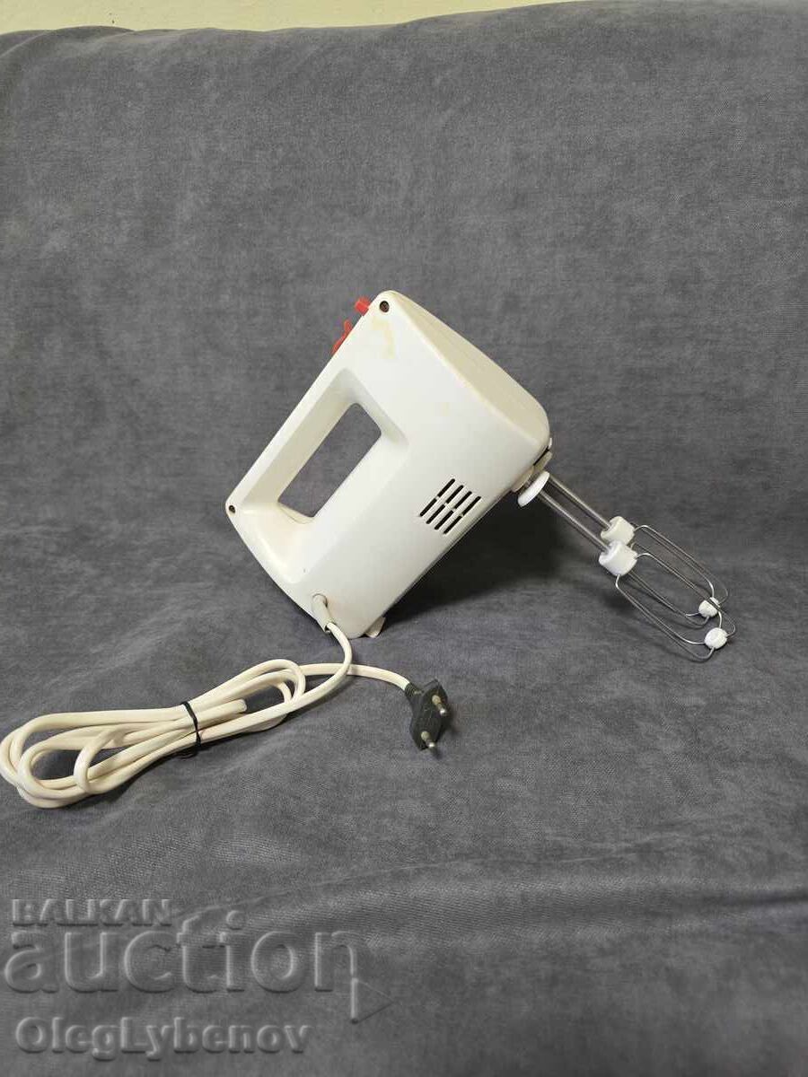 Mixer predom cu preț 40.00 BGN | € 20.45