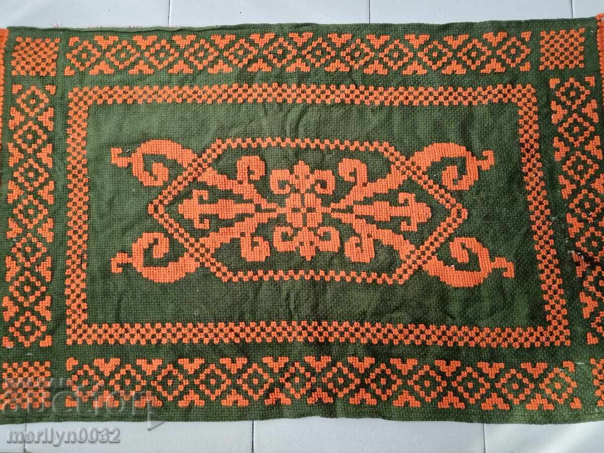 Стар ръчно тъкан ковьор за стена 110/56 см черга калъфка с цена 48.00 лв. | € 24.54 Стар ръчно тъкан ковьор за стена 110/56 см черга калъфка с цена 48.00 лв. | € 24.54