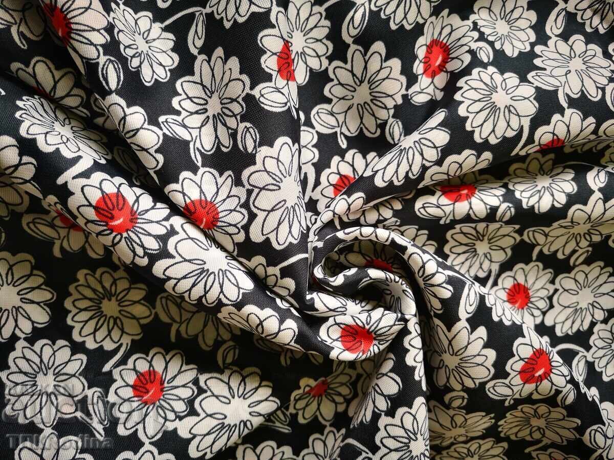 Bucată de pânză veche, epoca socialistă, L/ 140cm Î/ 217cm cu preț 6.00 BGN | € 3.07