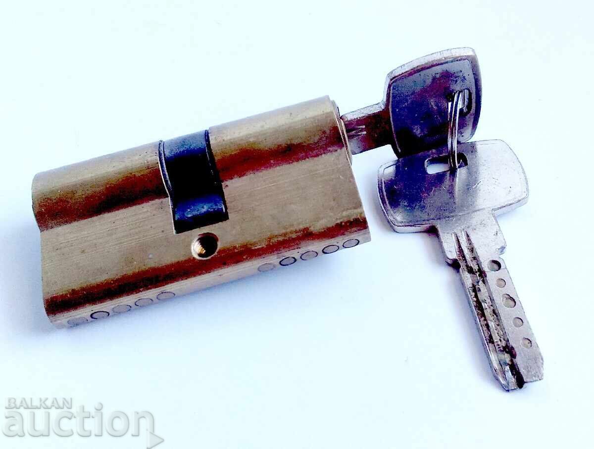 Патрон за врата, месинг, 2 ключа с цена 22.00 лв. | € 11.25